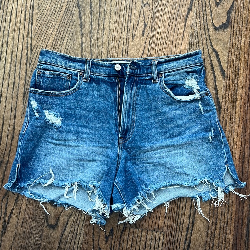 Abercrombie Curve Love Mom Short - 4 inch